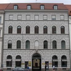 Ehem. Wohnhaus, jetzt Büro- und Geschäftshaus