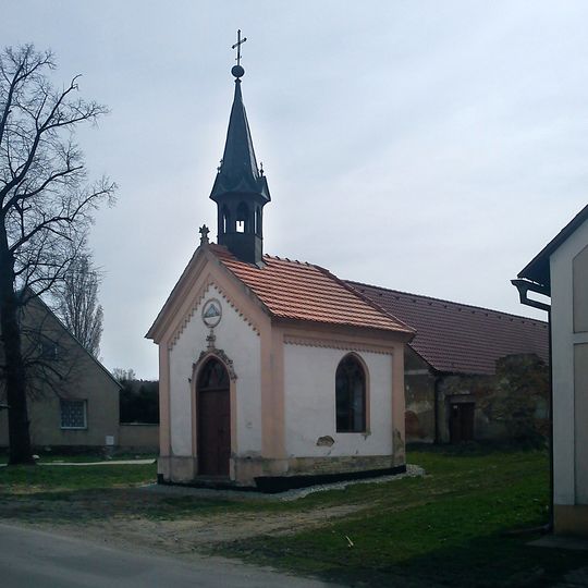 Kaplička na návsi