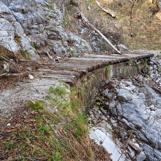Soleleitung, Stützmauer beim großen Hundsortgraben