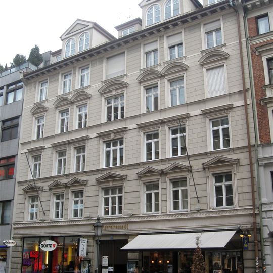 Wohn- und Geschäftshaus