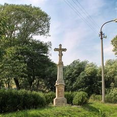 Kříž v Olšanech u hlavní silnice