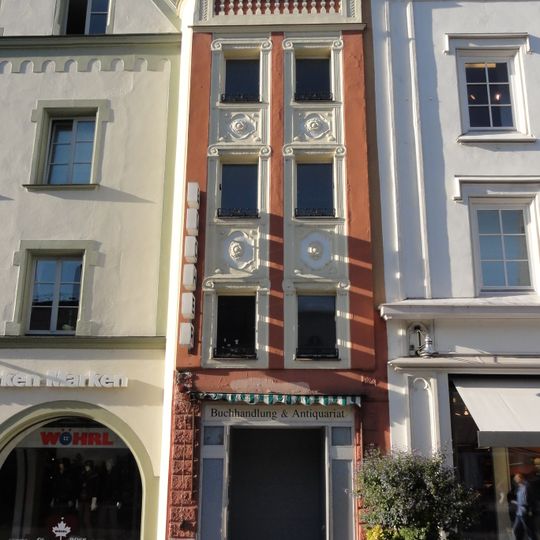 Wohn- und Geschäftshaus