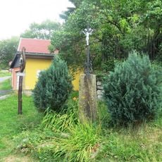 Kříž na rozcestí Bezručovy a Tovární ulice v Horní Blatné