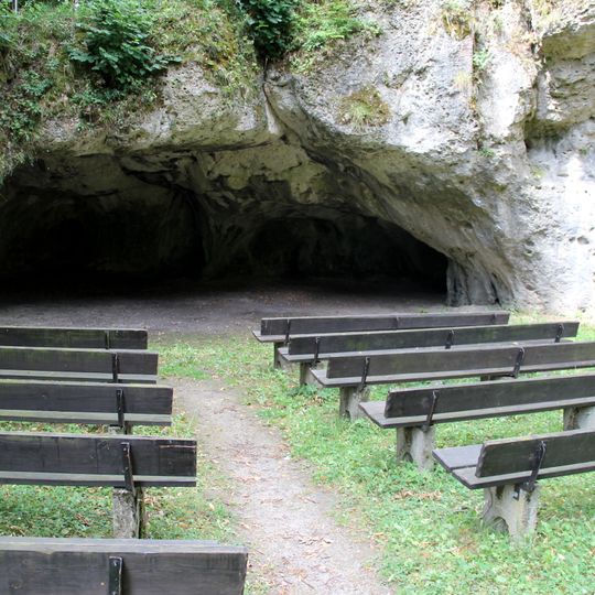 Felsen mit Kapuzinerkegelbahngrotte in Gößweinstein