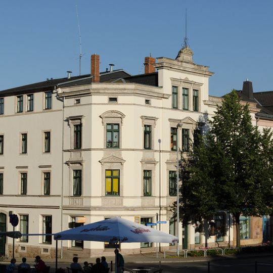 Mietshaus in geschlossener Bebauung und Ecklage Technikumplatz 23