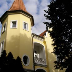 Vila so záhradou, vila