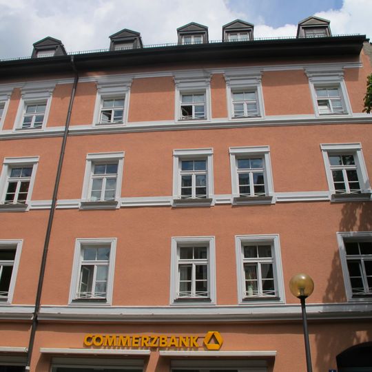 Apartment building Weißenburger Str. 1