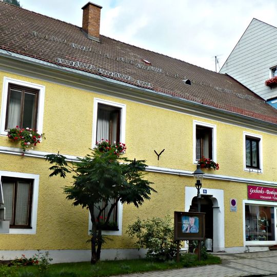 Wohn- und Geschäftshaus