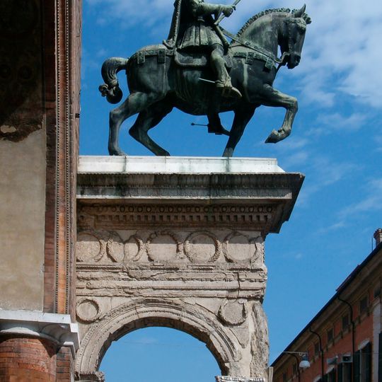 Monument to Niccolò III d'Este