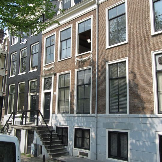 Huis onder dwars dak