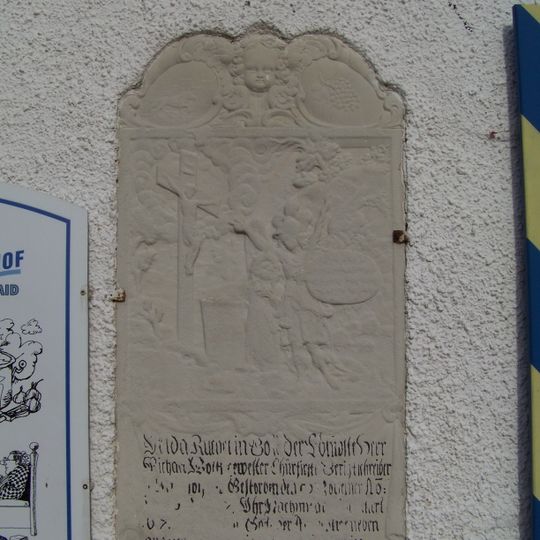 Eingelassener Grabstein