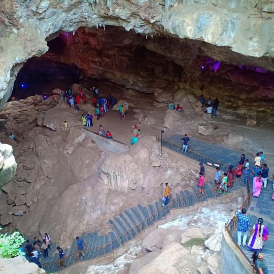 Borra Guhalu / Borra Caves