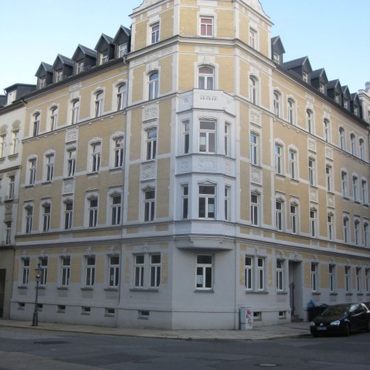 Mietshaus in geschlossener Bebauung in Ecklage Philippstraße 23