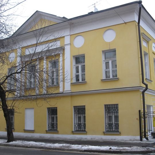 Sredny Ovchinnikovsky Lane 1, Moscow