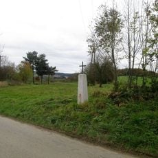 Kříž severně od Řesanic u okraje pole