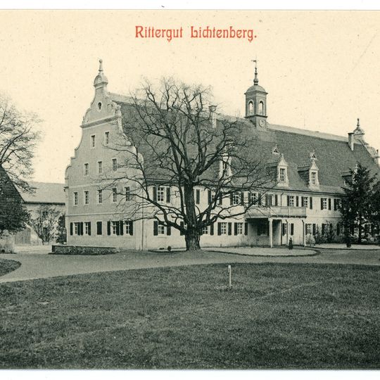 Herrenhaus eines ehemaligen Rittergutes sowie Reste des Gutsparks Am Rittergut 8; 9