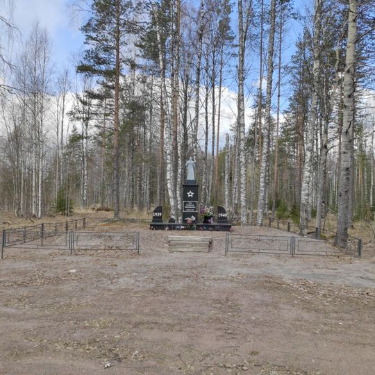 Братская могила советских воинов, погибших в годы советско-финляндской войны