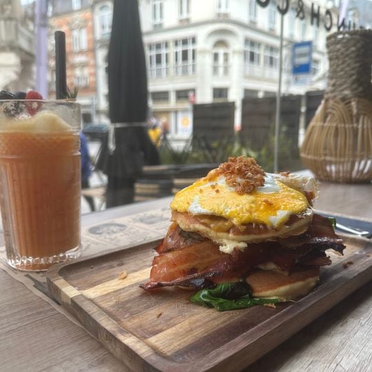 24 Brunch & Cocktails