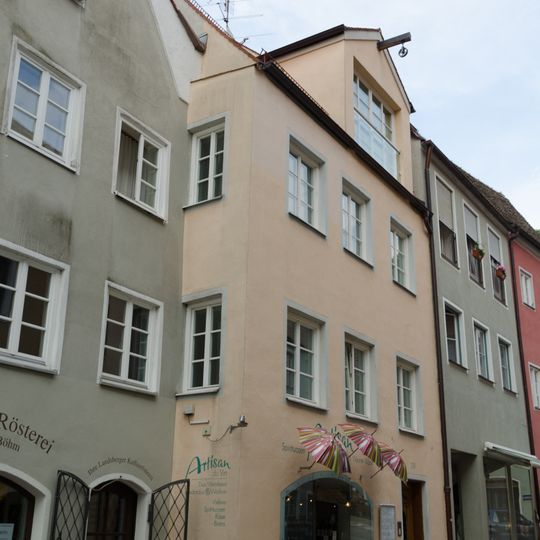 Wohn- und Geschäftshaus