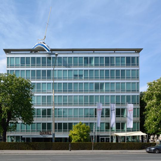 Ehem. Hoffmann-La Roche-Gebäude, Hotel Daniel