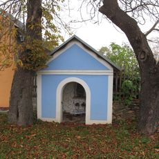 Kaplička v Prohoři v plotě