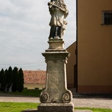 Socha sv. Jána Nepomuckého, pilier