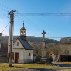 Kříž v Obectově u kaple