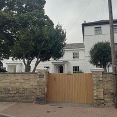 3,4 And 5, Queens Place