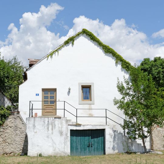 Wohnhaus, ehem. Wirtschaftstrakt des ehem. Fürstlich Esterházy schen Edelhofs