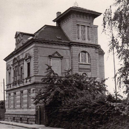 Villa in Ecklage Bäckergasse mit Gartenpavillon Illgnerstraße 4