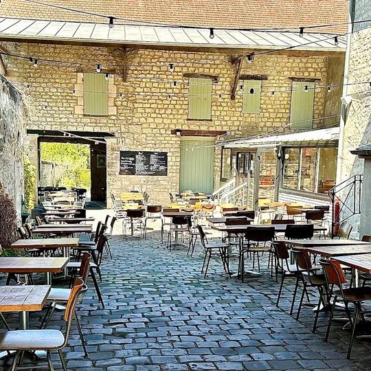 La Cour Pavée