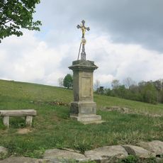 Kříž v lukách pod Zaječím vrchem u Merboltic