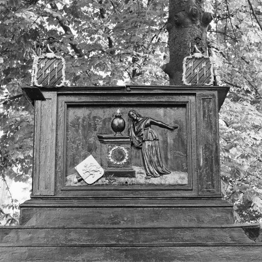 Grave monument  of Thomas Ainsworth