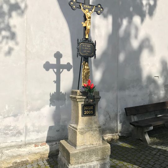 Kříž misie u kostela v Pelhřimově