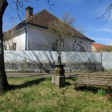 Kříž ve Frymburku na rozcestí