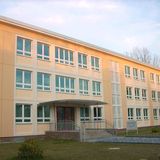 POS „Hanns Eisler“ ; Schule Robert-Schumann-Straße 10