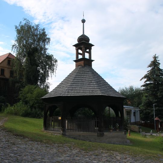 Barokní studna na návsi v Zubrnicích