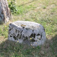 Steinkreuzrest beim Kübler-Hof in Röthenbach b. Sankt Wolfgang