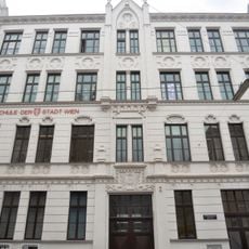 Schule und Badeanlage