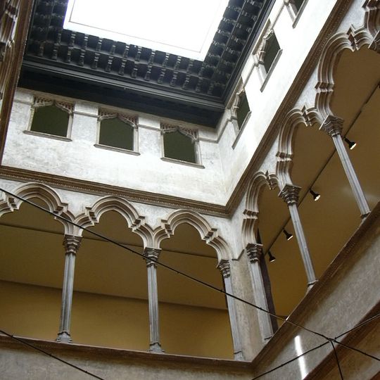 Casa de los Torrero y Plaza de Santa Cruz