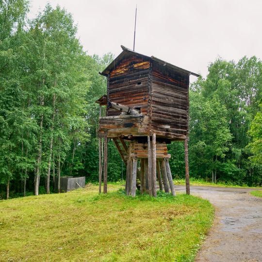 Ветряная мельница-столбовка на стойках