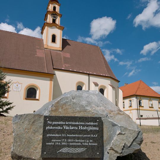 Pamětní deska v Ševětíně na náměstí