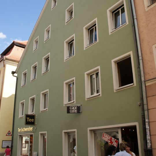 Wohn- und Geschäftshaus