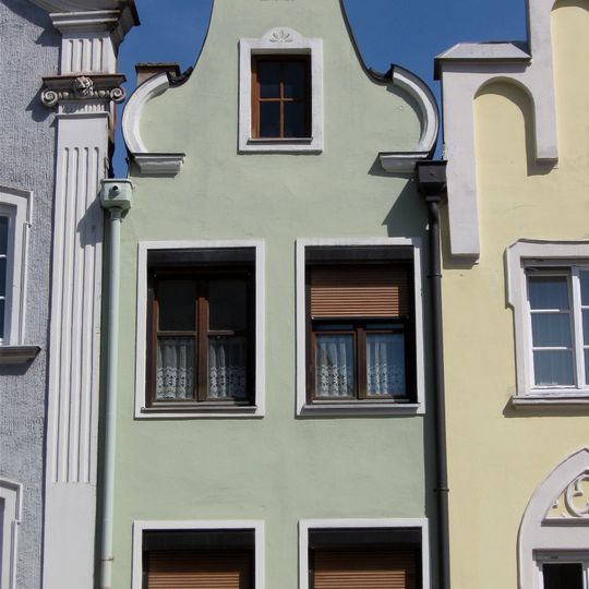 Wohn- und Geschäftshaus