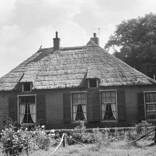 Schellerberg, boerderij met berg