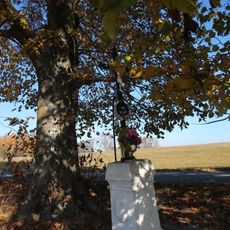 Kříž mezi Peckovem a Vrbicí