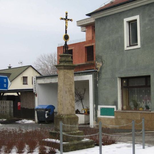 Boží muka u kruhového objezdu v Bělé pod Bezdězem