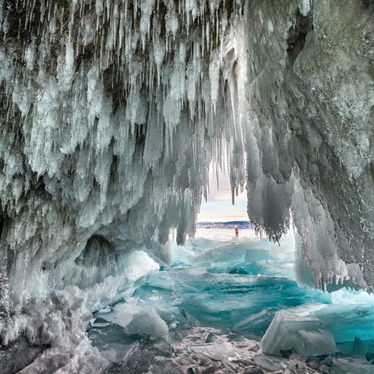 Cueva de hielo en la Isla de Oljón