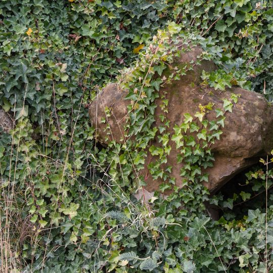 Steinkreuz mit Armstützen