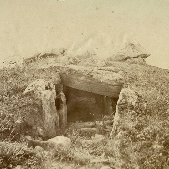 Karlebys gånggrifter